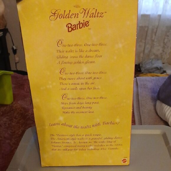 Barbie Gold and White Glamour Doll - Picture 4 of 4